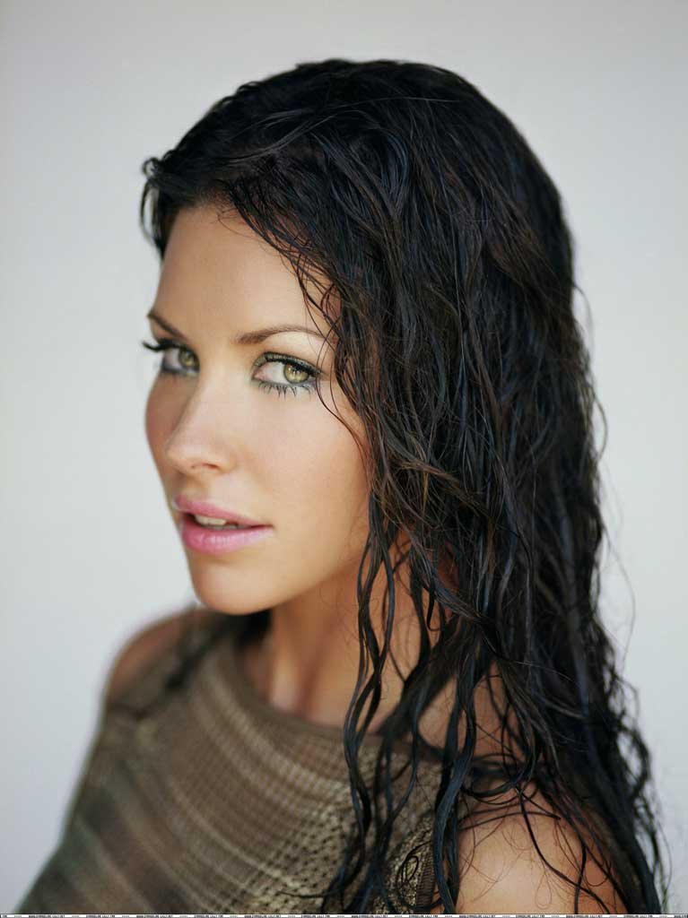 rYA4kRzo Evangeline Lilly🇨🇦 01.jpg